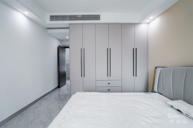 132㎡簡(jiǎn)約四居，客餐廳對(duì)稱(chēng)式設(shè)計(jì)，動(dòng)線自由寬闊，真的很舒適